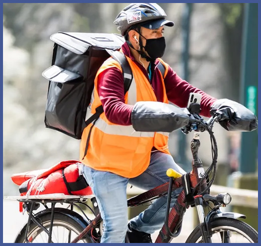 Ajuntamiento de Nueva York votaría hoy lunes sobre las protecciones salariales a deliveristas